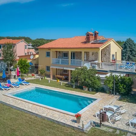 House House Lola